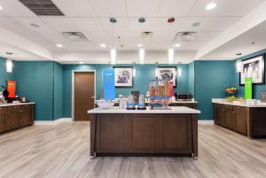 Лобби или стойка регистрации в Hampton Inn Acworth