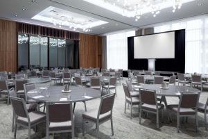 Бизнес-центр и/или конференц-зал в Hilton Garden Inn Montreal Midtown, Quebec, Canada +34 фотографии