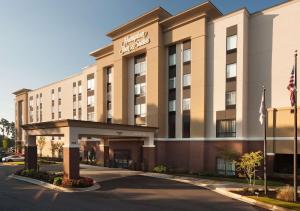 een weergave van de voorkant van een hotel bij Hampton Inn & Suites by Hilton Augusta-Washington Rd in Augusta