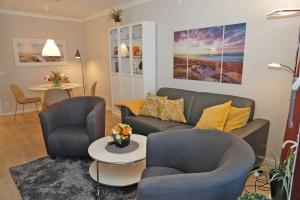 a living room with a couch and chairs and a table at Ferienwohnung zur Hafenseite _ 200 in Damp