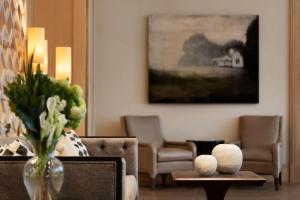 The Harpeth Franklin Downtown, Curio Collection by Hilton的休息区