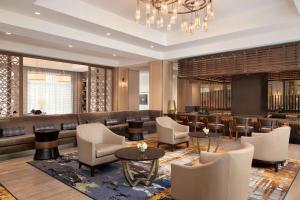 The Harpeth Franklin Downtown, Curio Collection by Hilton的休息区