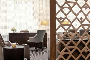 The Harpeth Franklin Downtown, Curio Collection by Hilton的休息区