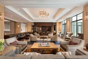 The Harpeth Franklin Downtown, Curio Collection by Hilton的休息区