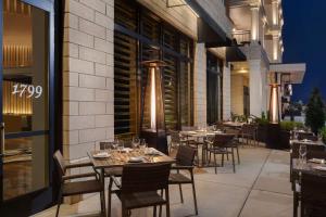 The Harpeth Franklin Downtown, Curio Collection by Hilton餐厅或其他用餐的地方