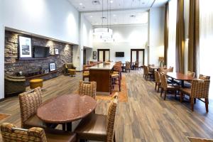 a restaurant with tables and chairs and a bar at Hampton Inn & Suites Page - Lake Powell in Page