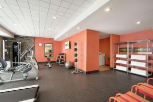 Fitness centrum a/nebo fitness zařízení v ubytování Home2 Suites by Hilton Fort St. John