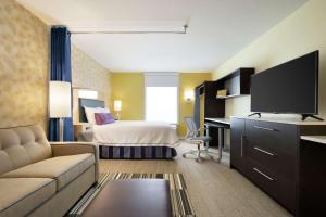 TV a/nebo společenská místnost v ubytování Home2 Suites by Hilton Fort St. John