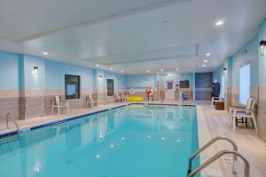 Bazén v ubytovaní Hampton Inn & Suites Boston/Stoughton, Ma alebo v jeho blízkosti