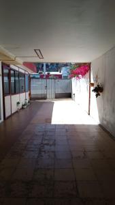 an empty hallway of a building with the light shining on it at Residencial familiar El Valle in Copiapó
