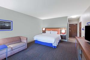 Hampton Inn Ozona客房内的一张或多张床位