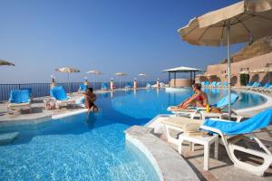 Majoituspaikassa Capo Dei Greci Taormina Coast Hotel & SPA tai sen lähellä sijaitseva uima-allas