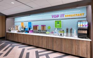 Tru By Hilton St. George的咖啡和沏茶工具