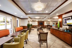 a restaurant with tables and chairs and a bar at Hampton Inn Columbia-Downtown Historic District in Columbia