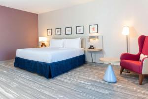 Hilton Garden Inn Broomfield Boulder客房内的一张或多张床位