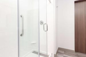 Hilton Garden Inn Broomfield Boulder的一间浴室