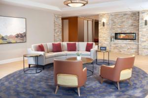 Homewood Suites By Hilton Broomfield Boulder的休息区