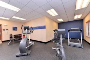 Fitness centrum a/nebo fitness zařízení v ubytování Hampton Inn Evanston