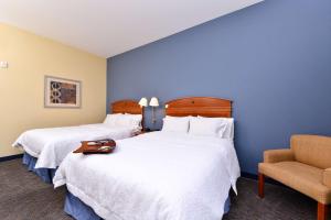 Postel nebo postele na pokoji v ubytování Hampton Inn Evanston