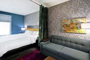 Letto o letti in una camera di Home2 Suites By Hilton Fort Worth Fossil Creek