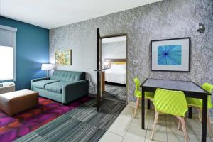 Area soggiorno di Home2 Suites By Hilton Fort Worth Fossil Creek