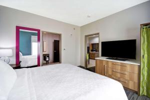 TV o dispositivi per l'intrattenimento presso Home2 Suites By Hilton Fort Worth Fossil Creek