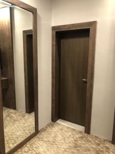 a bathroom with a mirror and a brown door at حياة أبها للشقق الفندقية سابقاً in Abha