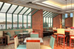 a restaurant with large windows and tables and chairs at Hampton Inn Richland-Tri Cities in Richland