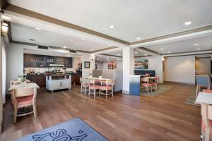 Posezení v ubytování Hampton Inn Princeton