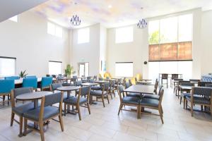 Restavracija oz. druge možnosti za prehrano v nastanitvi Holiday Inn Express & Suites Sacramento NE Cal Expo, an IHG Hotel