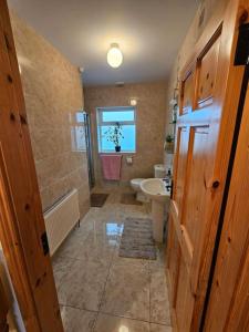 Hillview House tesisinde bir banyo