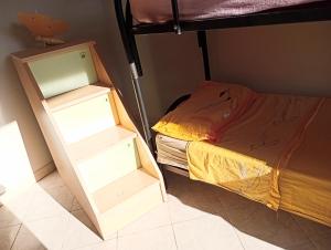 מיטה או מיטות קומותיים בחדר ב-Casa Ely