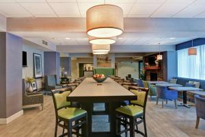 Posezení v ubytování Hampton Inn Sayre