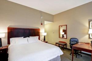Postel nebo postele na pokoji v ubytování Hampton Inn Sayre