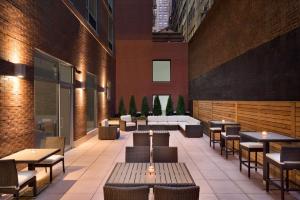 Posezení v ubytování Hilton Garden Inn New York Times Square South