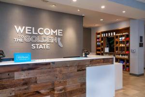 Hampton Inn Needles的证书、奖牌、标识或其他文件