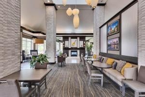 an office lobby with tables and couches at Hilton Garden Inn Austin NorthWest/Arboretum in Austin