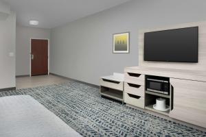 TV a/nebo společenská místnost v ubytování Hampton Inn Duncan