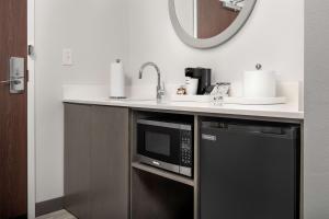 Kuchyň nebo kuchyňský kout v ubytování Hampton Inn Duncan