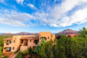 an apartment building with a view of the mountains at Hilton Vacation Club Sedona Summit in Sedona