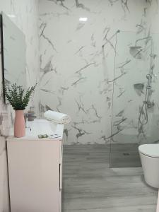 Bathroom sa Apartamentos Tierra Bobal