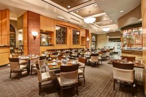 Restaurace v ubytování DoubleTree by Hilton Toronto Downtown