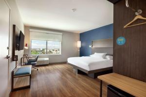 Tru By Hilton Frisco Dallas, Tx客房内的一张或多张床位