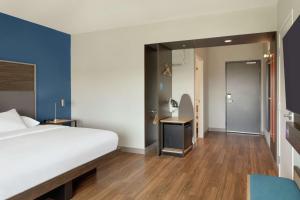 Tru By Hilton Frisco Dallas, Tx客房内的一张或多张床位