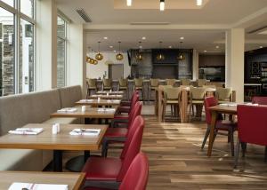 Hilton Garden Inn Olive Branch, Ms餐厅或其他用餐的地方