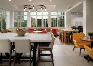 Hilton Garden Inn Olive Branch, Ms餐厅或其他用餐的地方