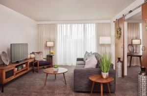 a living room with a couch and a tv at DoubleTree by Hilton Atlanta Northwest/Marietta in Atlanta
