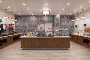 Embassy Suites by Hilton Tucson East的厨房或小厨房