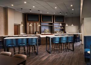 Embassy Suites by Hilton Tucson East酒廊或酒吧区
