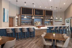 Embassy Suites by Hilton Tucson East酒廊或酒吧区